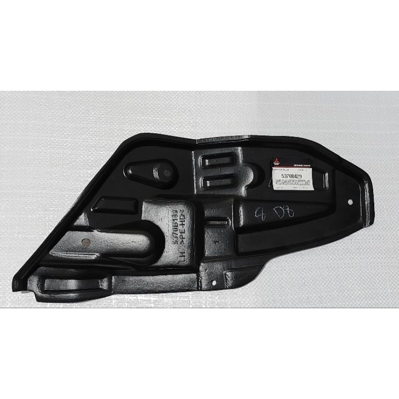 inner fender belakang kiri LH Mitsubishi pajero sport 2012-2015