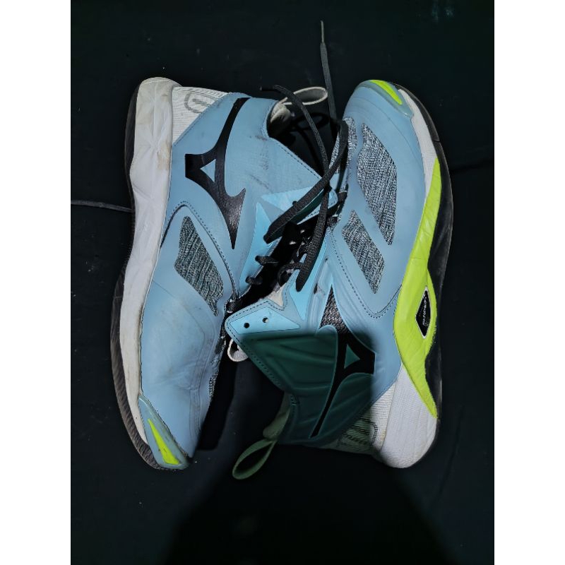 Mizuno momentum 2 second