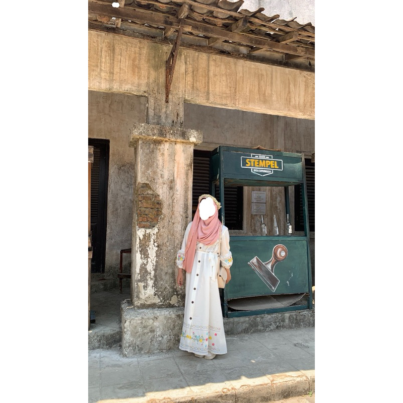 preloved DRESS PUTIH MOTIF MIDSOMMAR VINTAGE MUMUFASHION