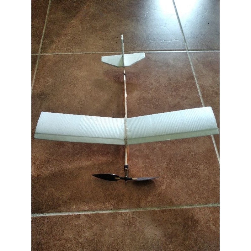 pesawat tenaga karet