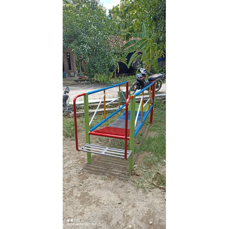 jembatan rantai goyang untuk taman bermain anak