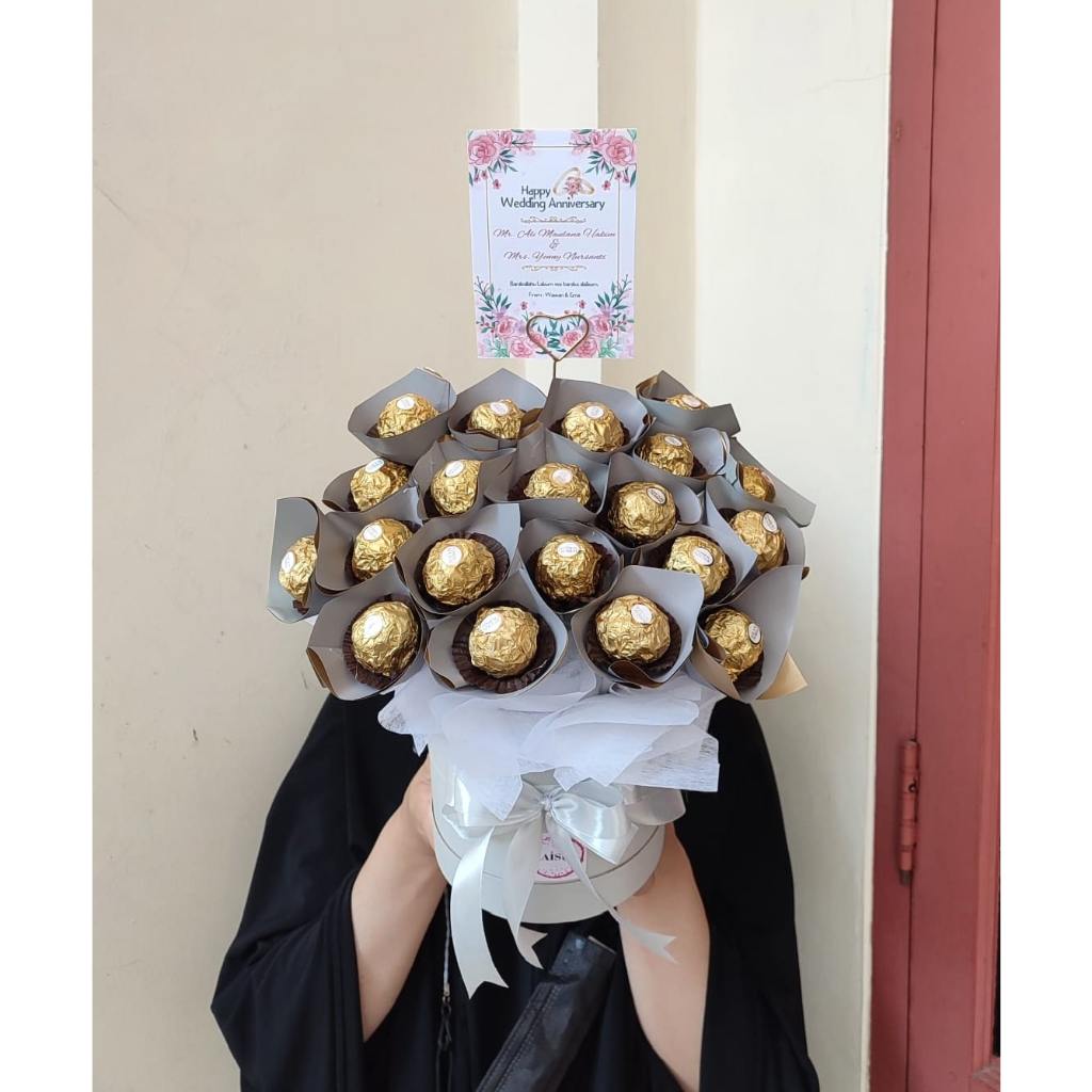 

Bloom Box Fererro Buket Cokelat Fererro Rocher Bunga Artificial Bloom Box Cokelat Fererro