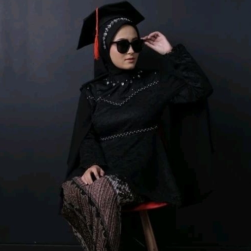 Preloved Kebaya Izara Batik Hitam Wisuda Lamaran pekerjaan
