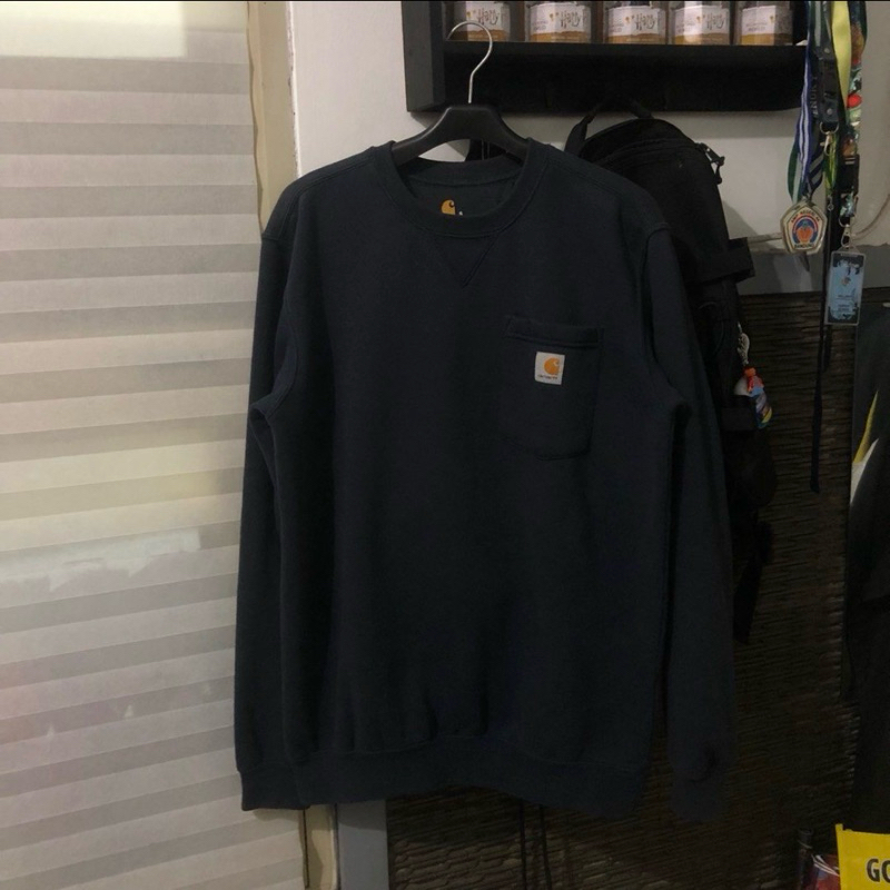 carhartt pocket crewneck