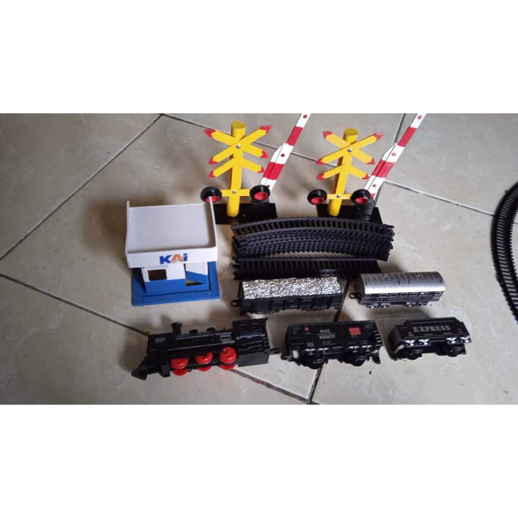 BARU TERLARIS mainan miniatur Kereta api indonesia Paket Mainan edukasi kereta set lengkap railking