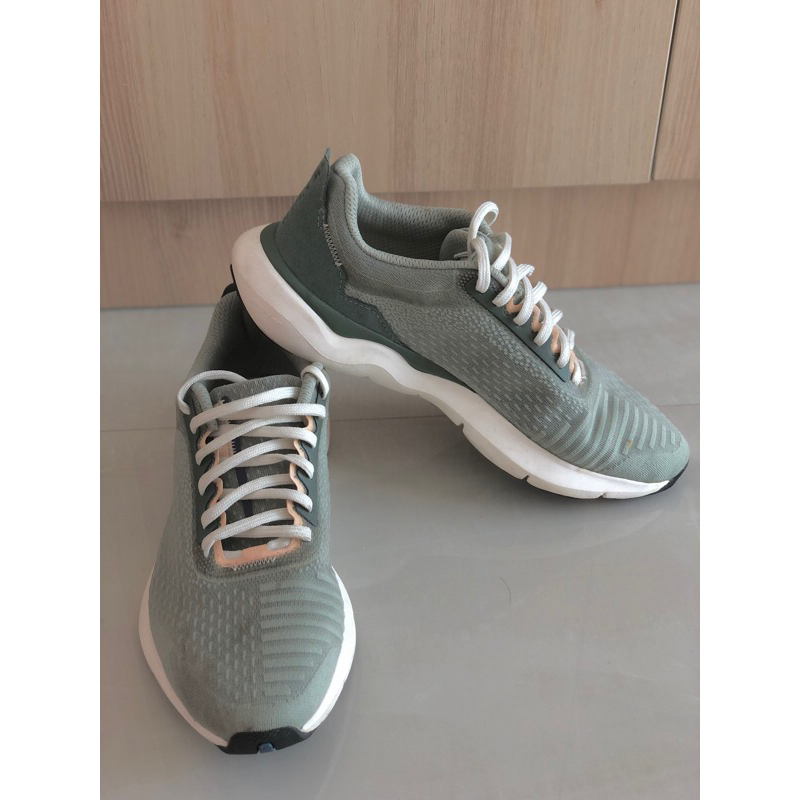 PRELOVED Sepatu olahraga Kalenji unisex Green