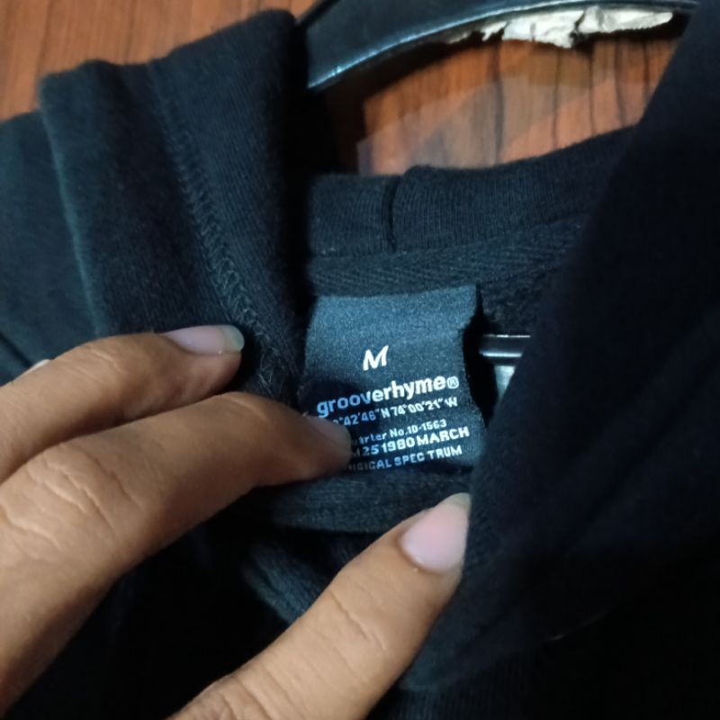 Grooverhyme Hoodie Size M Hitam