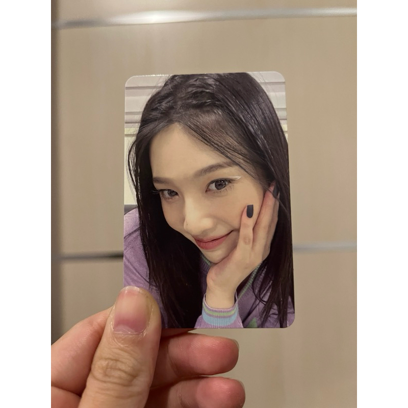 RED VELVET JOY SELFIE PHOTOCARD QUEENDOM