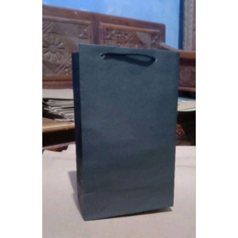 

PAPERBAG POLOS HITAM uk.15x8x25