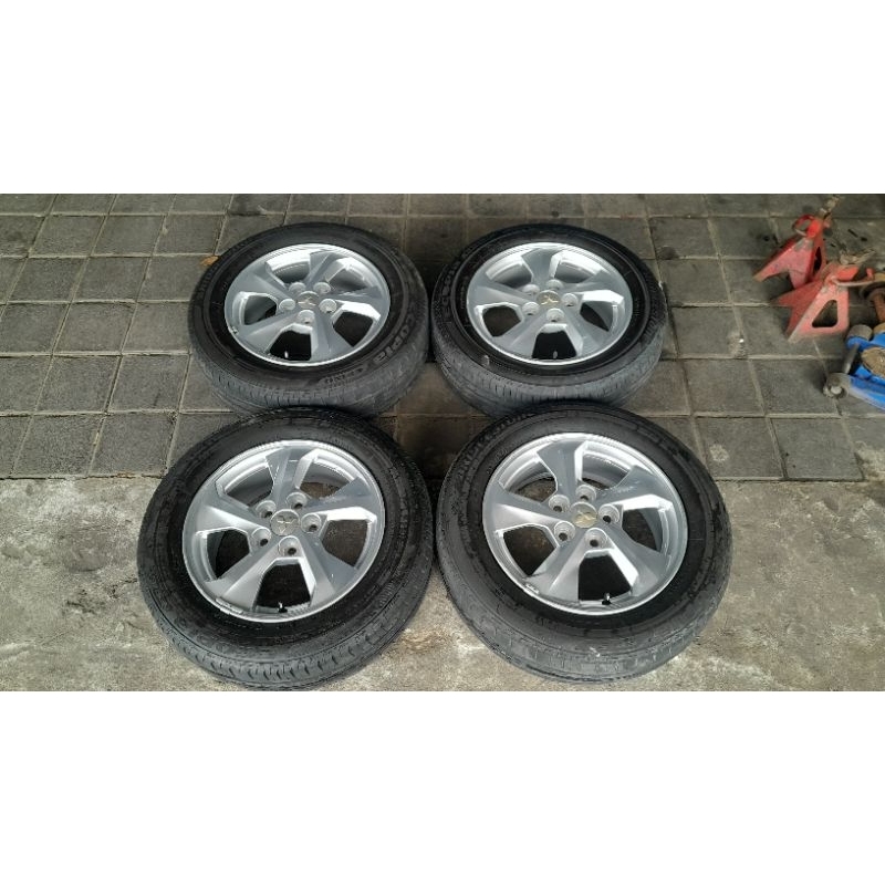 VELG DAN BAN BEKAS MOBIL OEM COPOTAN XPANDER RING 16 + BAN 70%