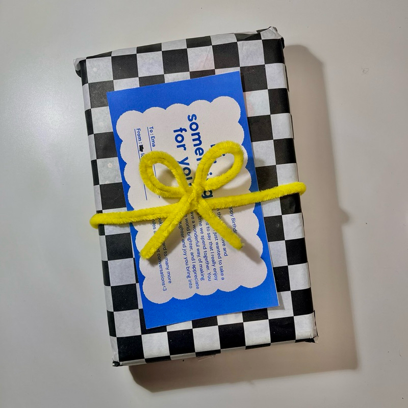 

Extra | Kertas Kado untuk Packaging Kado