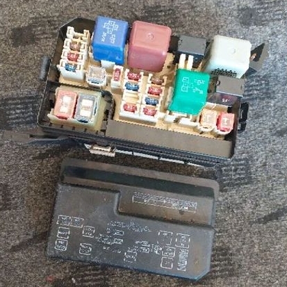 FUSE BOX SKRING SIKRING TOYOTA COROLLA RELAY BOX FUSE TOYOTA COROLLA ALL NEW AE112 1.8 CC