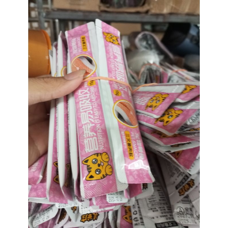 snack kucing makanan kucing