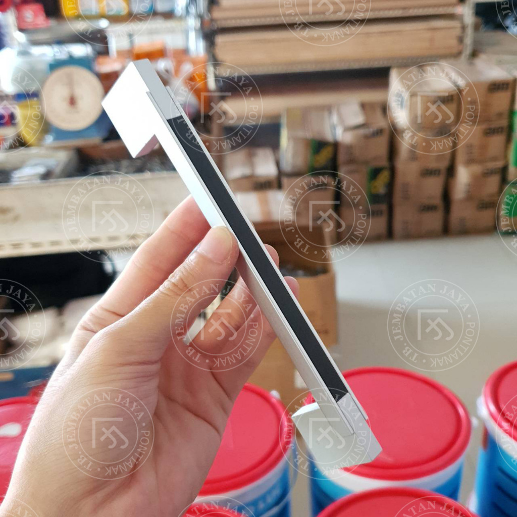 HUBEN TARIKAN HANDLE PINTU LACI LEMARI PUTIH dan HITAM