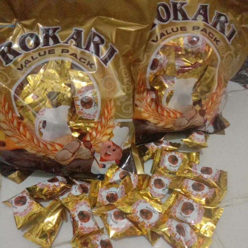 

Rokari wafer bulat salut coklat dengan kacang berat 350 gram isi 50 pcs