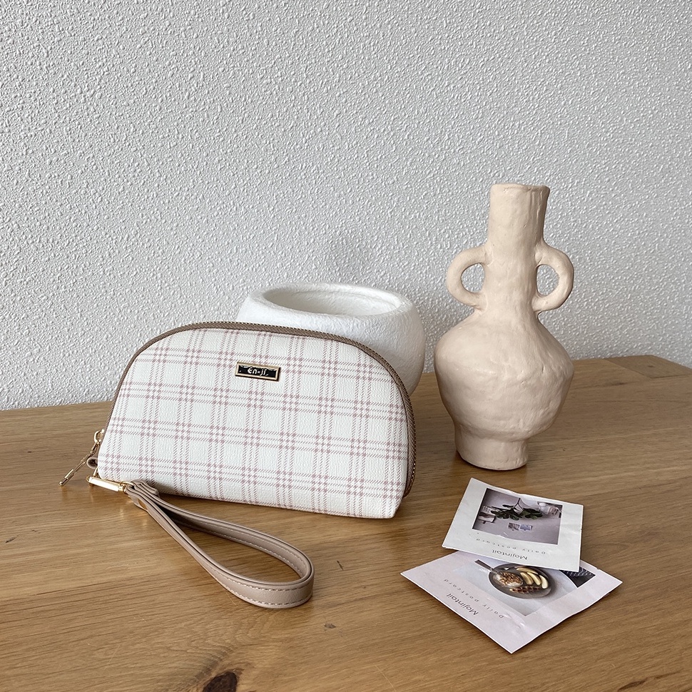 STOK TERBATAS Enji Yoko Pouch  Almond