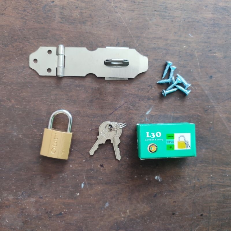 Paket Hemat Gembok Kecil 20mm dan Overpal Tempat Grendel Slot Gembok . Gembok koper Kuning Kuningan 