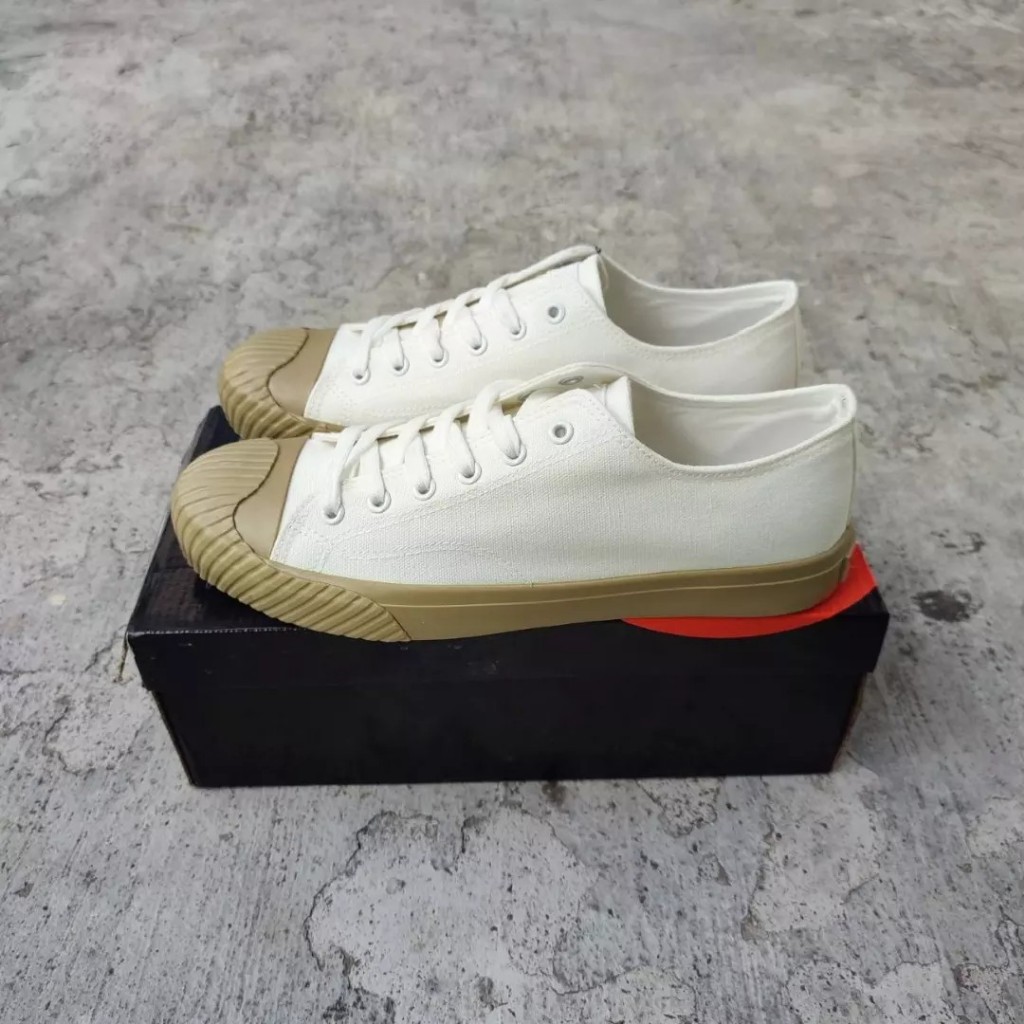 Ready size 41,43,44 (DISKON 70-80%) 100% ORIGINAL SPORT STATION BNIB Sepatu Sneakers Airwalk RENTON 