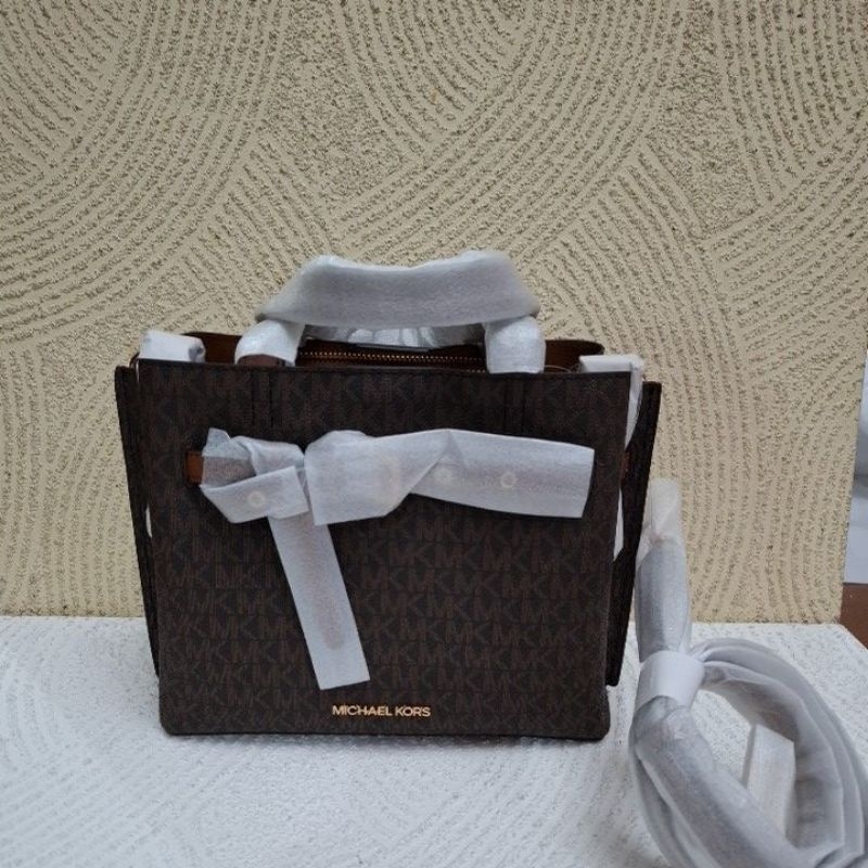 TAS WANITA MK EMILIA SMALL SATCHEL SIGNATURE BROWN