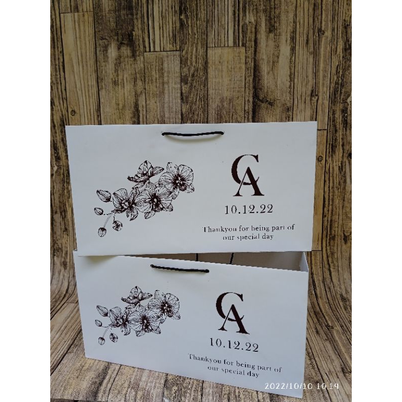 

Paperbag custom ivory 210gsm glossy P33xL20xT25 sablon free desain