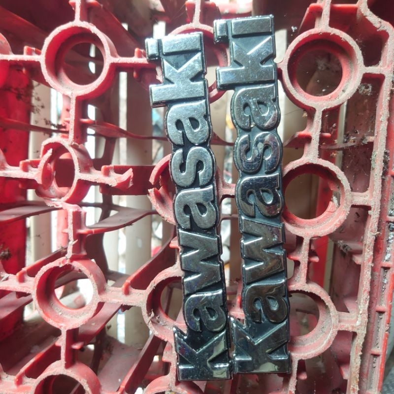 emblem logo bodi samping Kawasaki zx130 zx 130 original