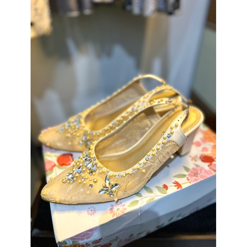 preloved heels by Deu_Calantha size 40