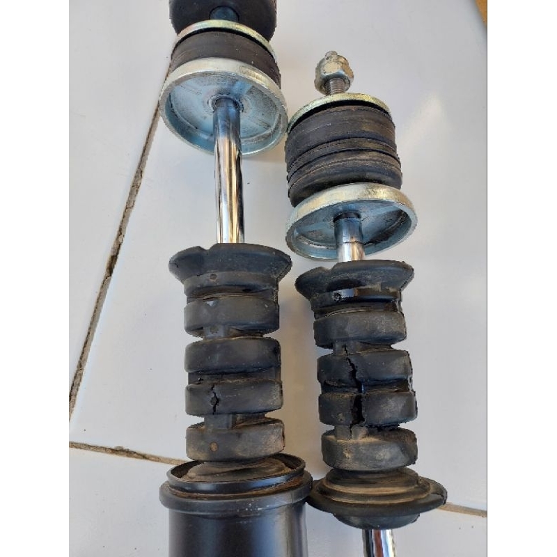 shockbreaker shock breaker belakang ertiga bekas IKYBI