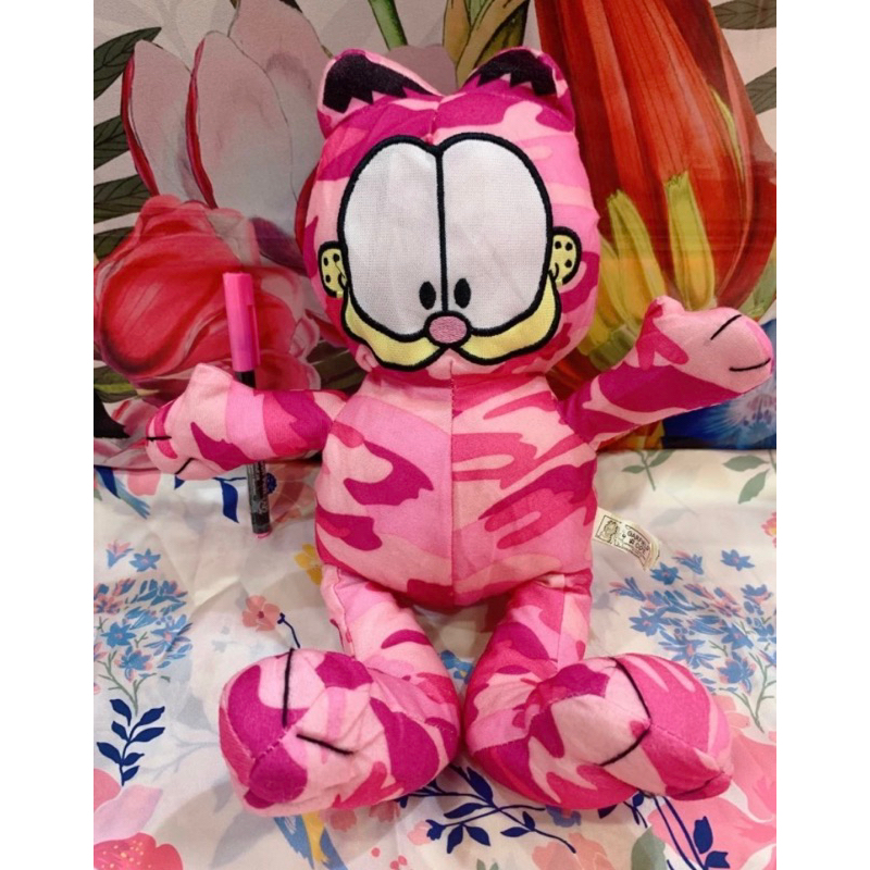 boneka garfield odie pink camouflage