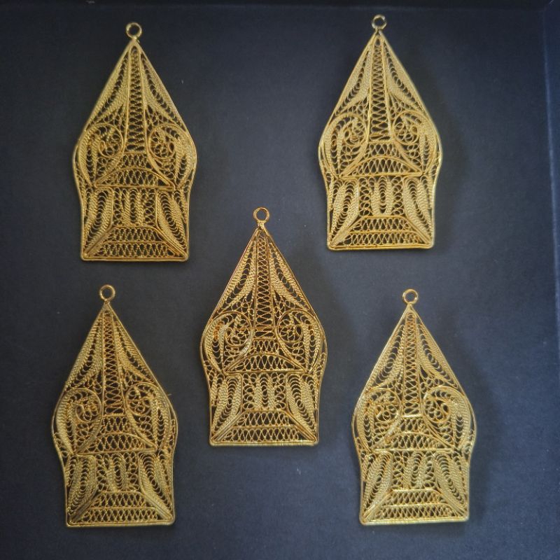 bros gunungan / bros wayang lapis emas 24k / bros emas / souvenir bros / bros pernikahan / bros hija