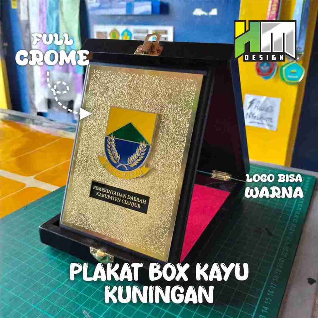 PLAKAT BOX KAYU KUNINGAN BESAR | PLAKAT BOX KAYU BESAR