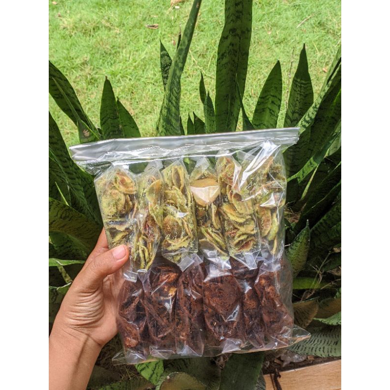 

KRIPIK PISANG LUMER coklat 1 bungkus isi 12 pcs