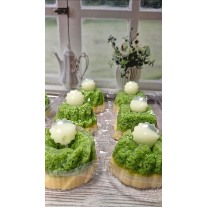 

Homemade Mini Pudding Premium Pandan Lumut Mentega dengan Vla Vanilla