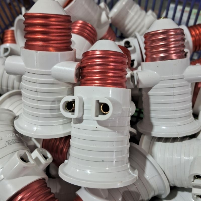 Fiting Lampu Gantung Kombinasi Colokan