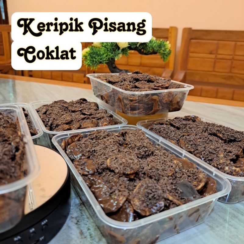 

Camilan Mahal keripik pisang coklat lumer full toping 500ml sale pisang coklat