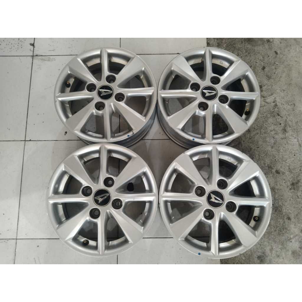 VELG MOBIL BEKAS NEW XENIA RING 14 PCD 4X114 SILVER 4PCS MURAH PNP AVANZA