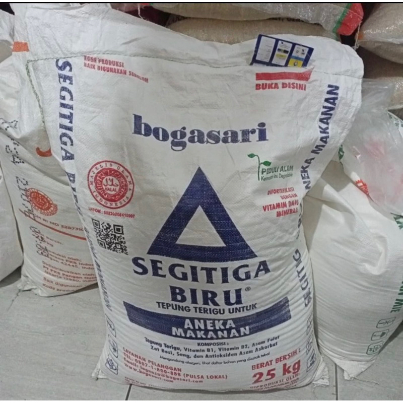 

tepung terigu segitiga biru kiloan 1 kg / repack 1 kg