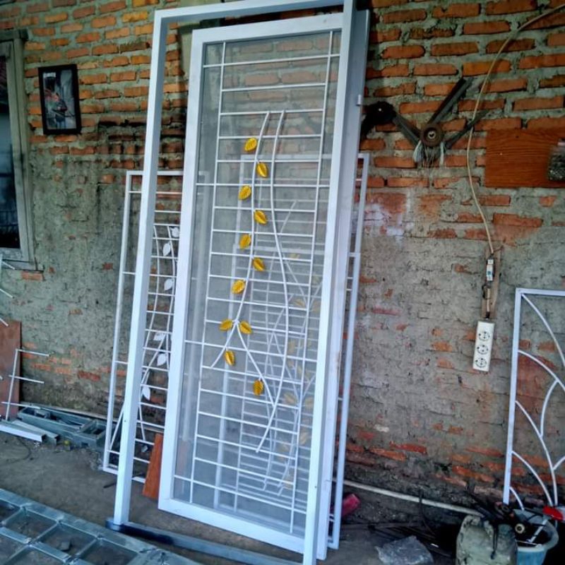 Pintu Tralis minimalis modern