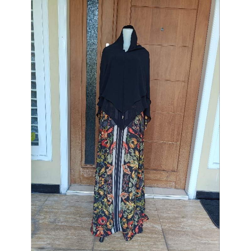 Set Gamis dan Khimar Hitam