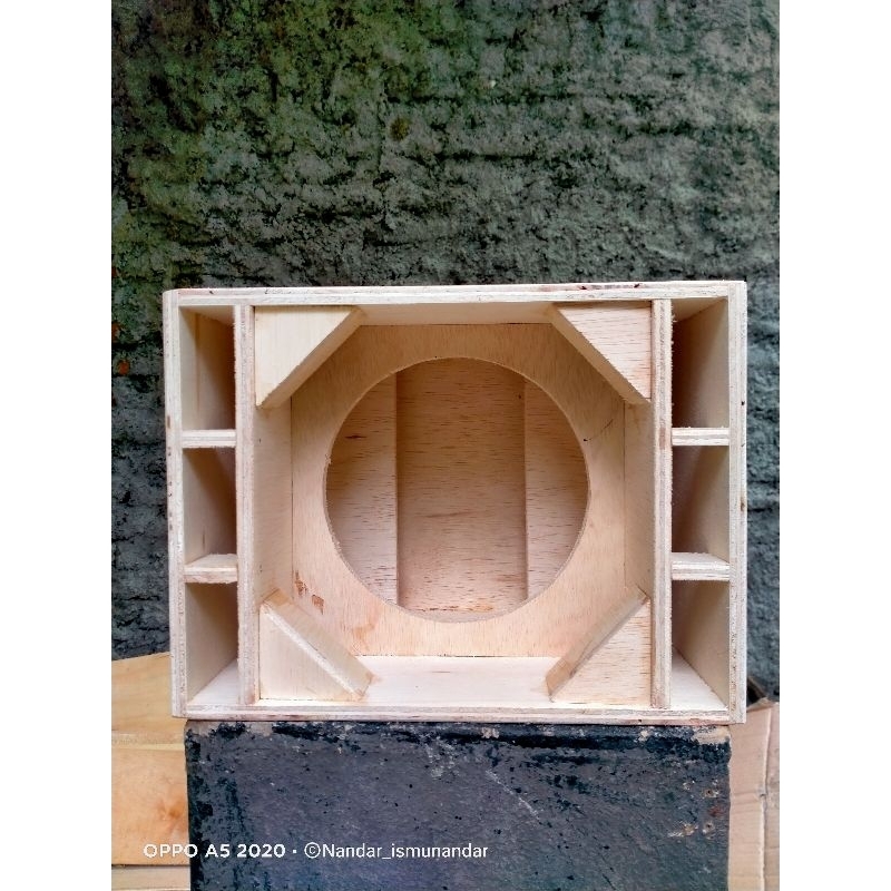 BOK SPEAKER BAS BETON 8 INCH 121