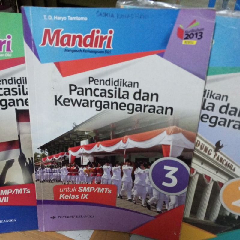 BUKU MANDIRI PPKN/PENDIDIKAN PANCASILA DAN KEWARGANEGARAAN UNTUK SMP KELAS 9 /IX EDISI REVISI PENERB