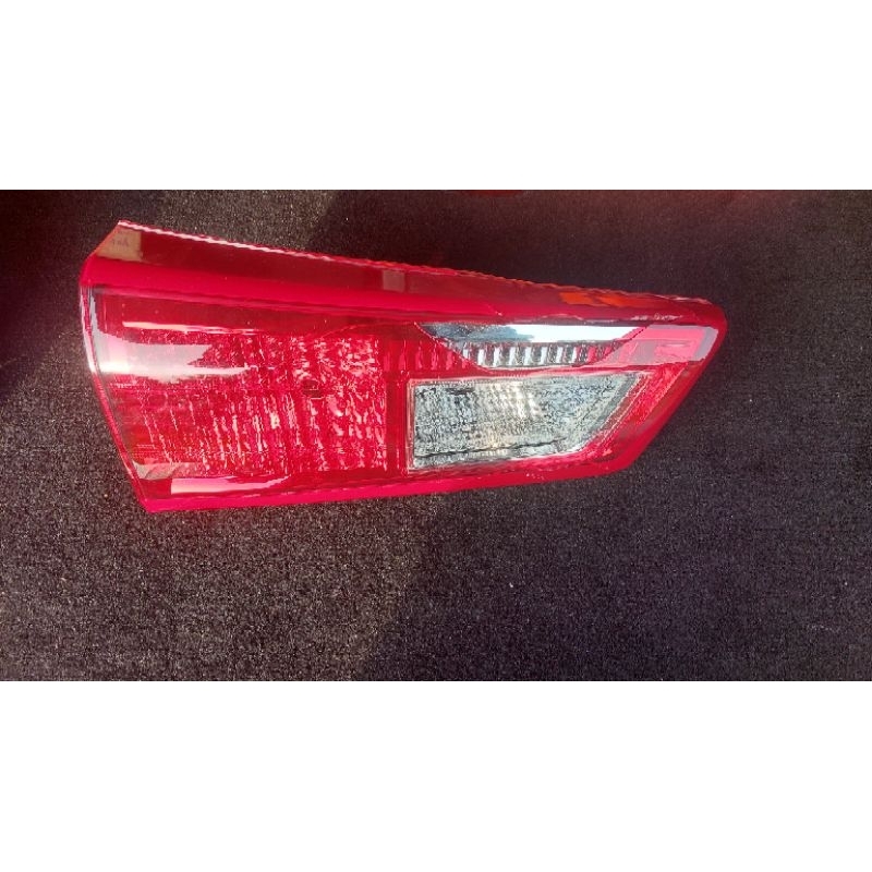 Lampu belakang innova reborn