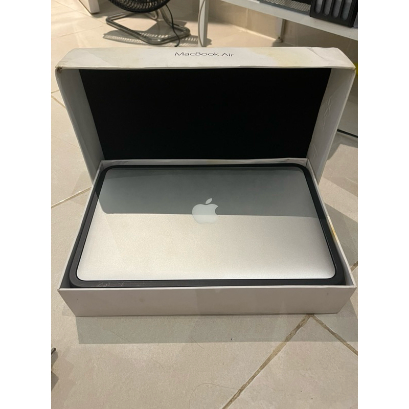 MACBOOK AIR 2015  11 INCH RAM 4 SSD 128 SECOND ORIGINAL- PEMAKAIAN PRIBADI