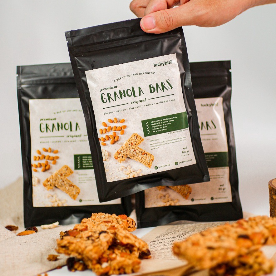 

Lariiss Original Granola Bar 2 Bars Almond Cashew Raisins Chia Seed Sunflower Seed LUCKYBITE