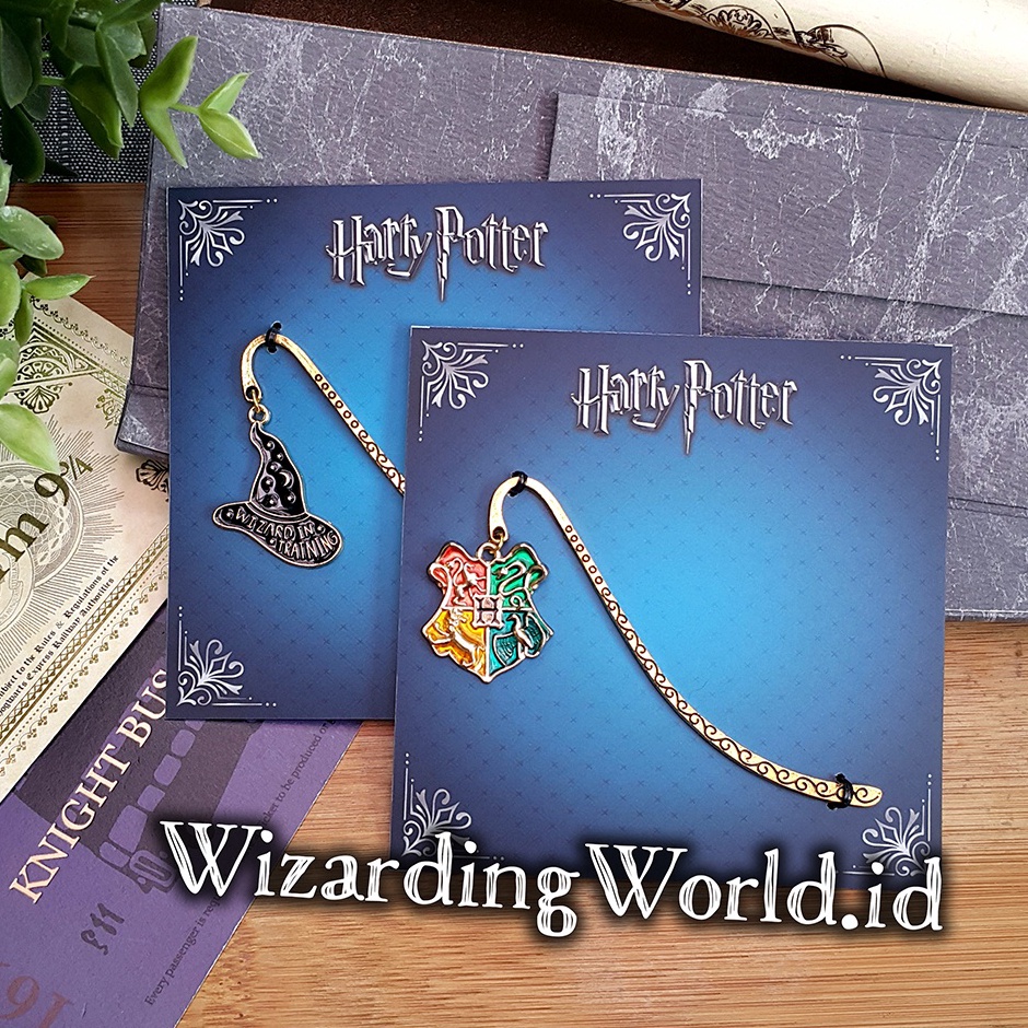

Promo Untung Bookmark Pembatas Buku Harry Potter Hogwarts Wizard in Training Metal Pembatas Buku Gift Kado