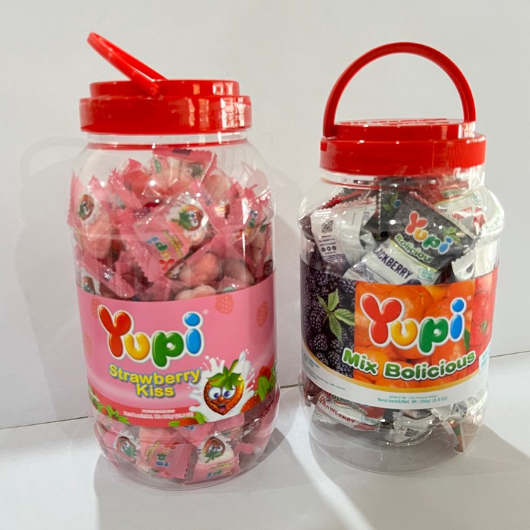 

Harga Terbaik ECER 1 TOPLES Permen Yupi Strawberry Kiss Jar 3gr Bolicious Mix Jar 25gr