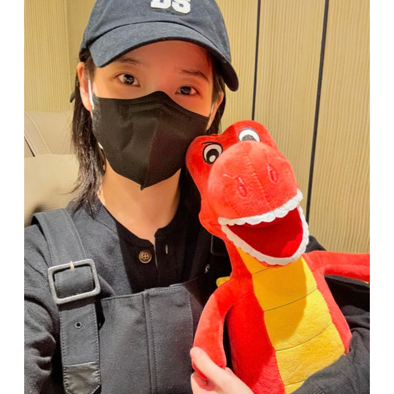 Boneka Naga IU HEREH H.E.R in Jakarta 2024 Concert Dragon Doll konser