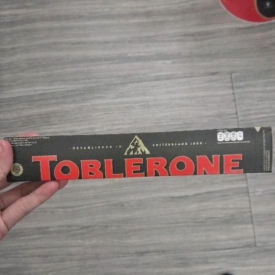 

Toblerone DARK CHOCOLATE coklat toblerone IMPORT 100gr.