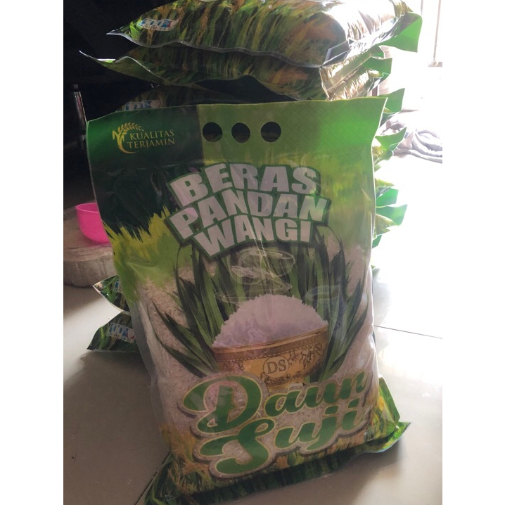 

DAUN SUJI 5 KG Beras Pandan Wangi