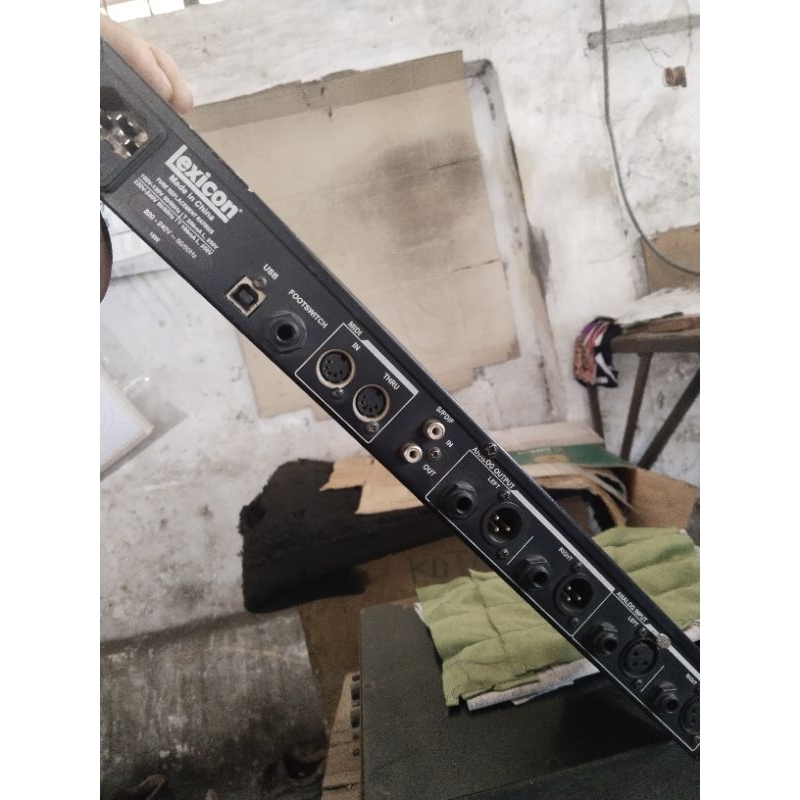 EFEK VOCAL LEXICON MX300