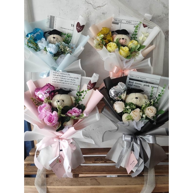 BUKET WISUDA CEWEK DAN COWOK, Bucket boneka wisuda, buket bunga palsu, buket ulang tahun, anniversar